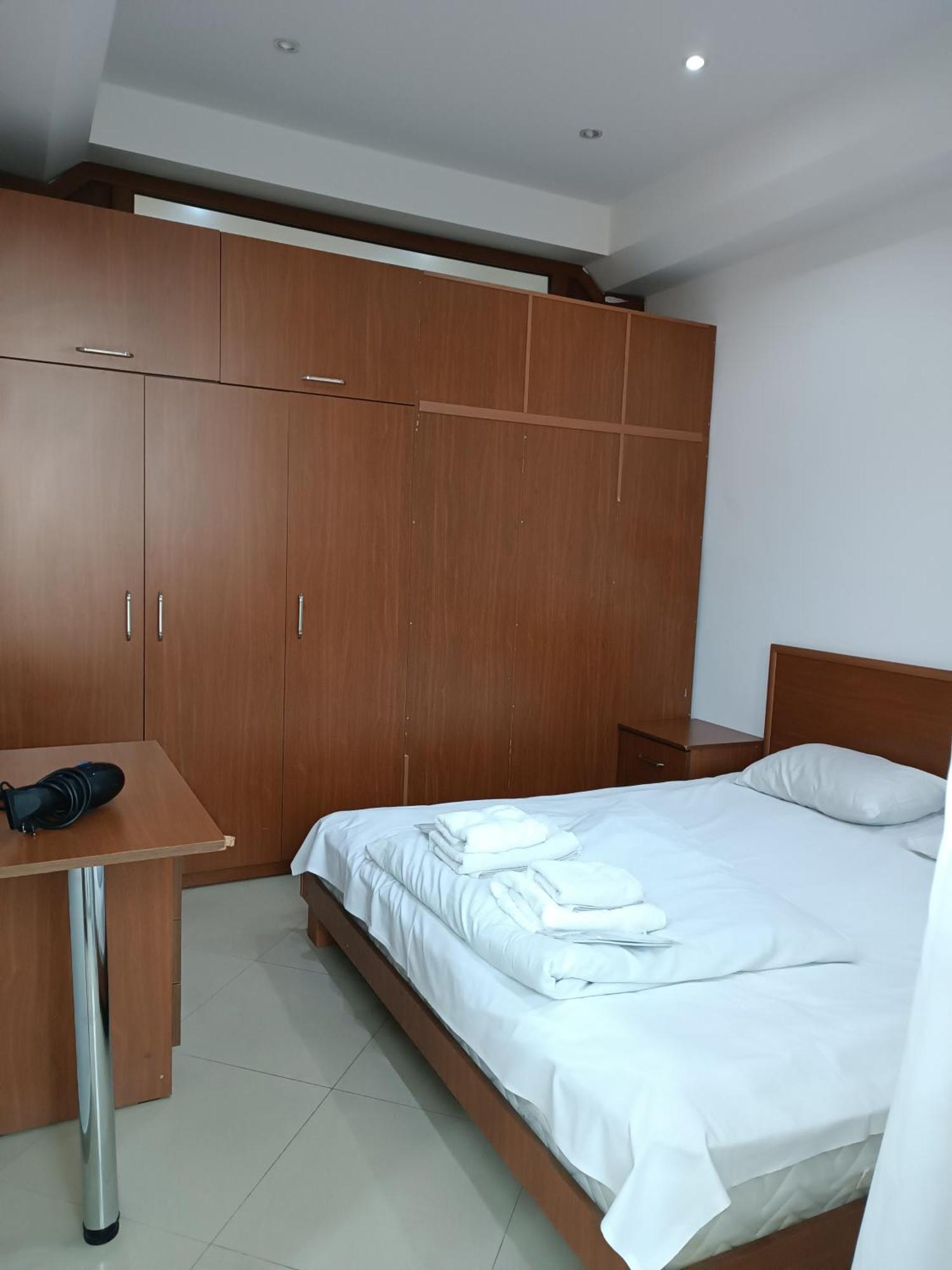 Rent On Sakharov Square Ereván