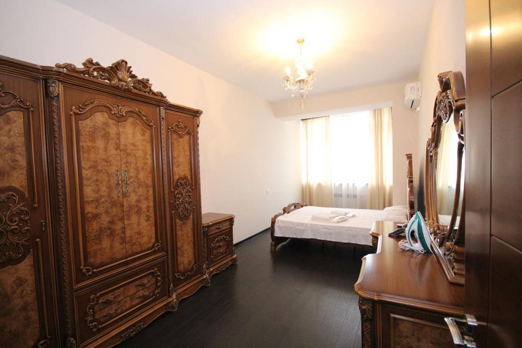 Apartamento Rent On Sakharov Square Ereván