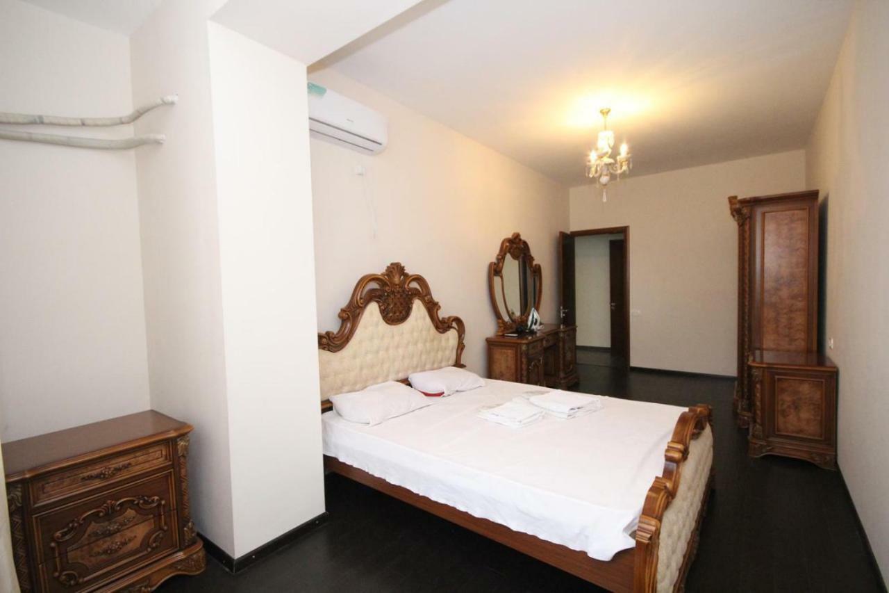 Rent On Sakharov Square * Ereván
