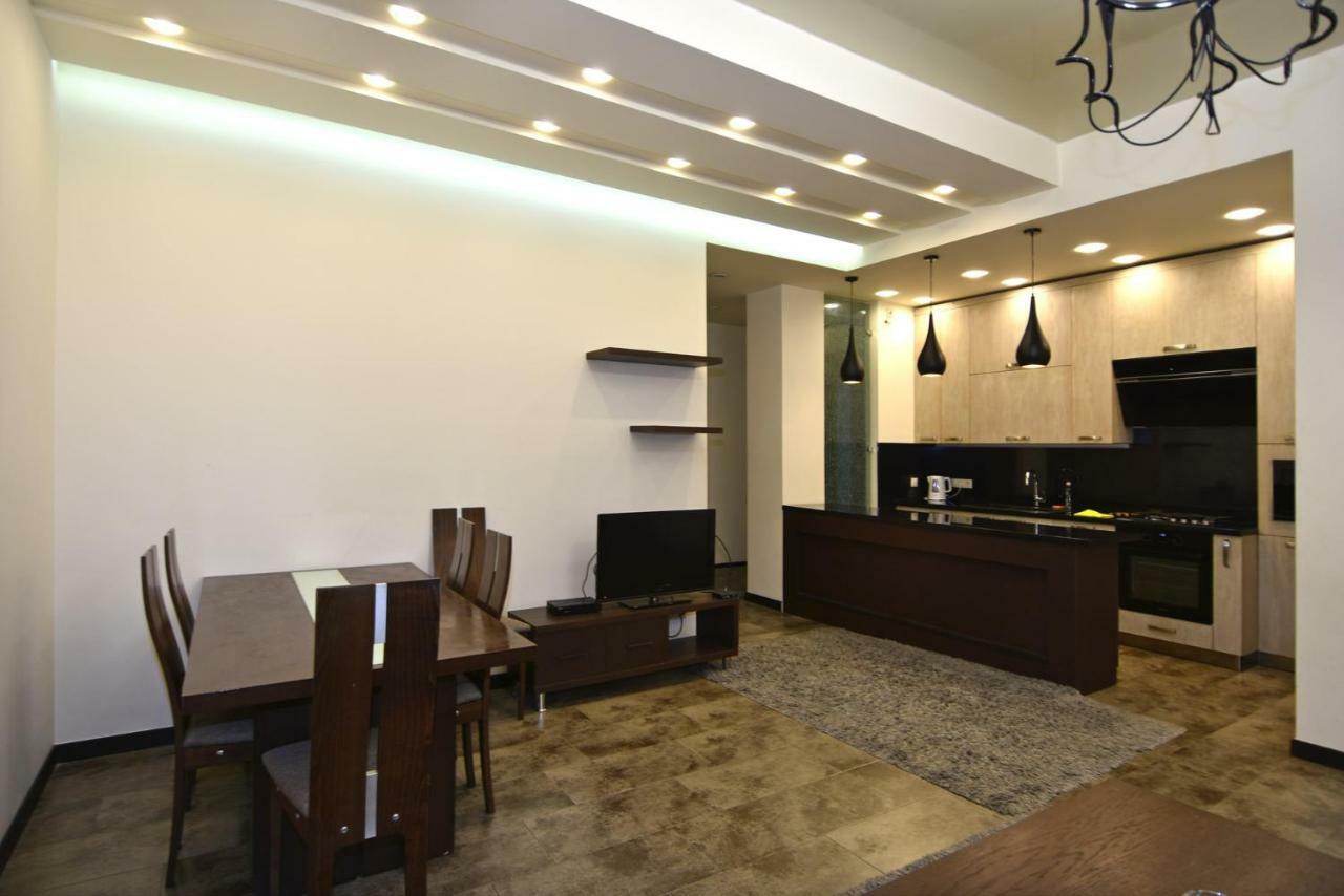 Rent On Sakharov Square Ereván