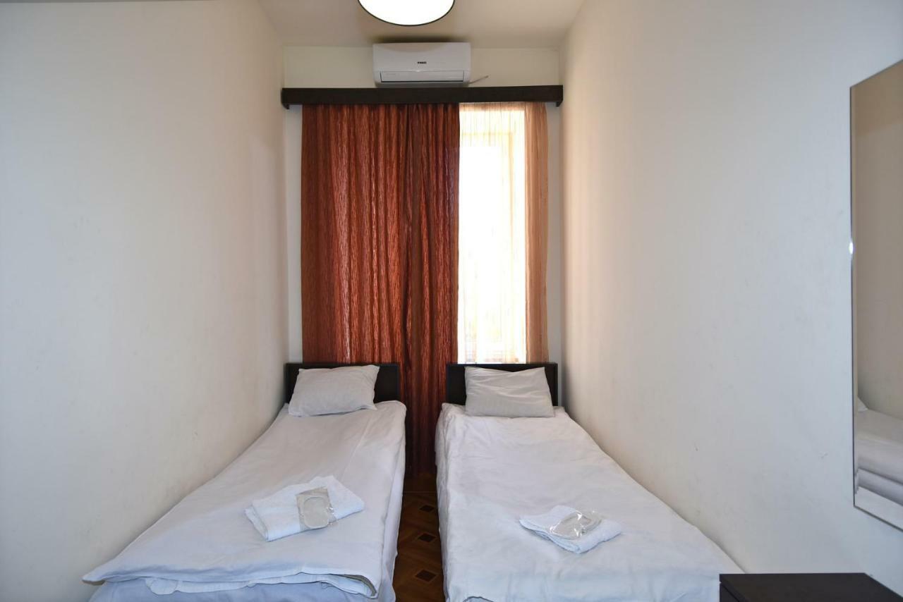 Rent On Sakharov Square Ereván