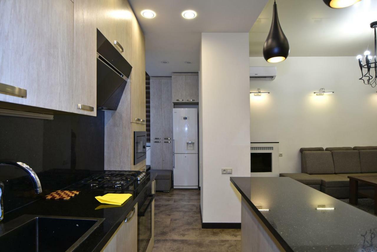 Rent On Sakharov Square Ereván